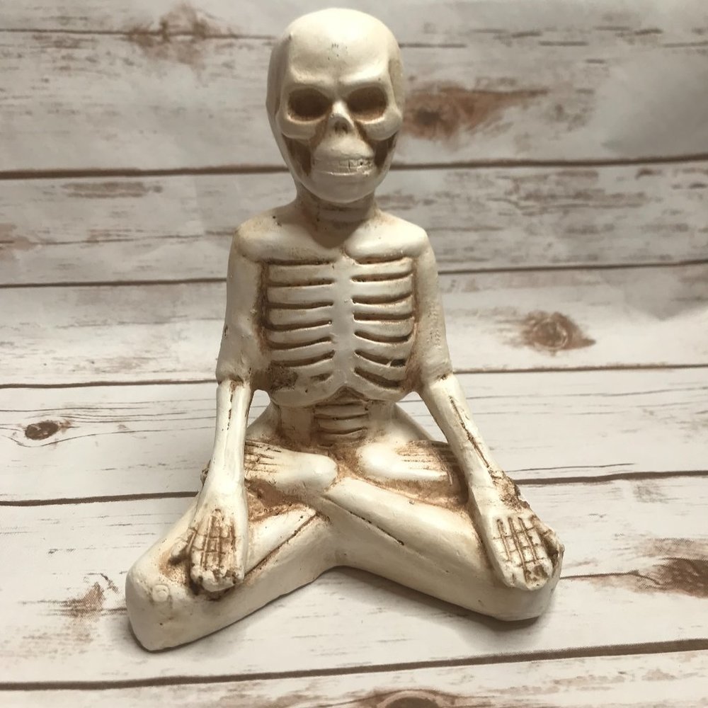Skeleton Sitting Crossed Leg Grinning